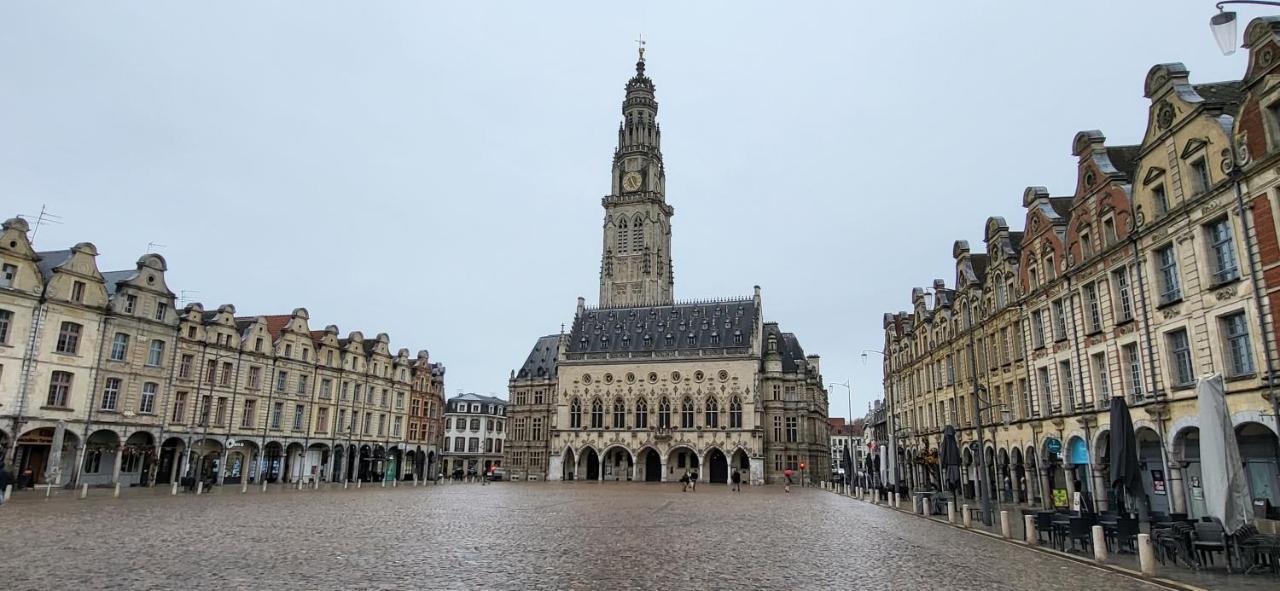 Entre Les Places, Spacieux Avec Parking Gratuit Arras Luaran gambar